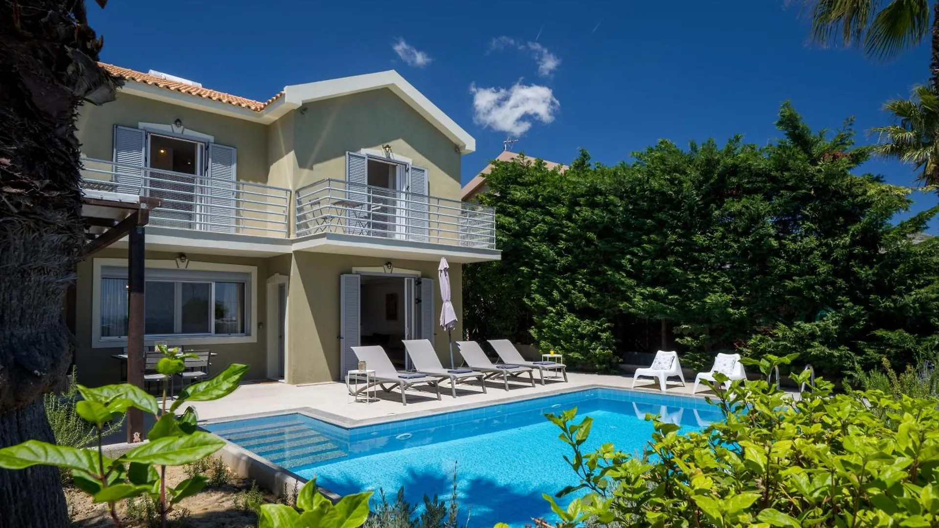 Beachfront Villa Alexandra location